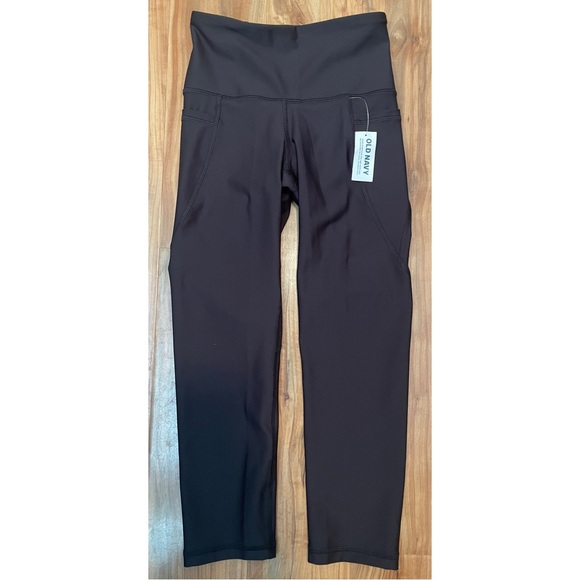 OLD Navy High Rise Powersoft Crop Leggings 🖤 - Picture 3 of 8